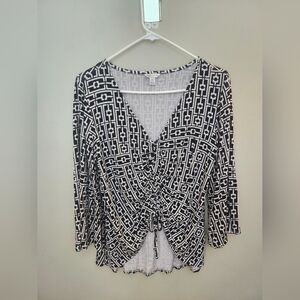 Size medium Cato women's ruched bell bottom 3/4 sleeve top